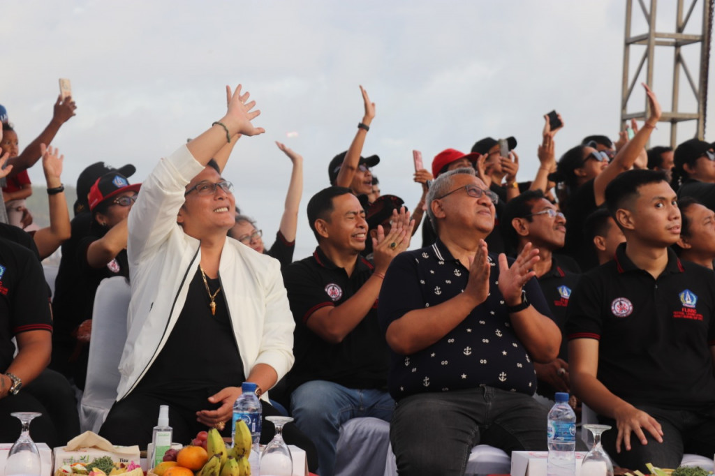 Bupati Giri Prasta Hadiri Penutupan Festival Layang-Layang Bupati Badung Cup 2022